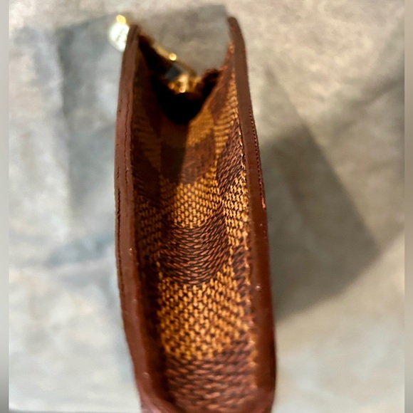 Louis Vuitton Damier Ebene wristlet Pouch - Picture 13 of 16